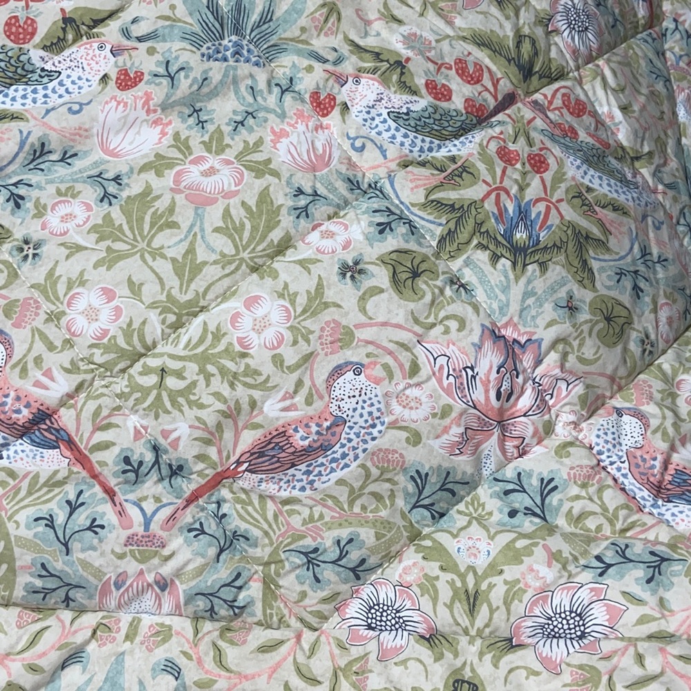 Like new William Morris Strawberry Thief queen  comforter